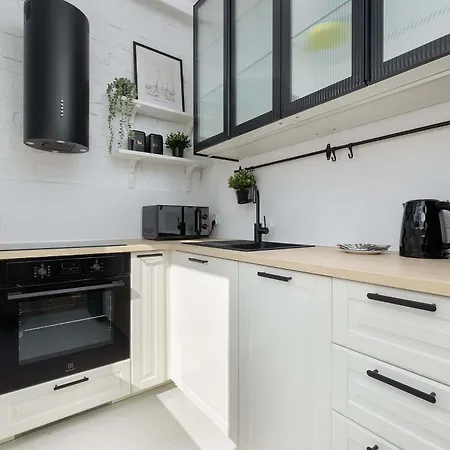Stylish With Parking Close To The Centre By Renters *