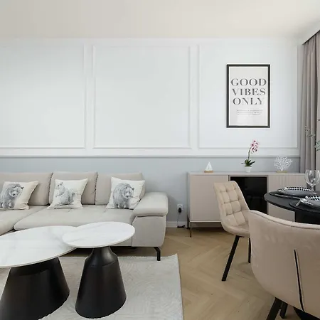 Stylish With Parking Close To The Centre By Renters アパート シュチェチン