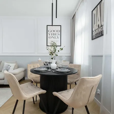 Stylish With Parking Close To The Centre By Renters アパート *
