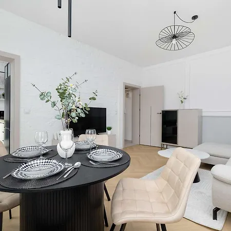 Stylish With Parking Close To The Centre By Renters *
