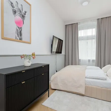 Stylish With Parking Close To The Centre By Renters