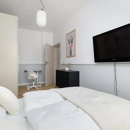 Stylish With Parking Close To The Centre By Renters アパート